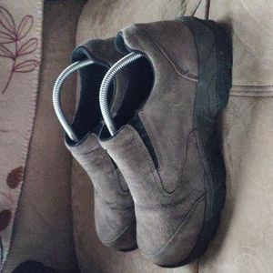 Carhartt men's size 9 brown slip on shoes